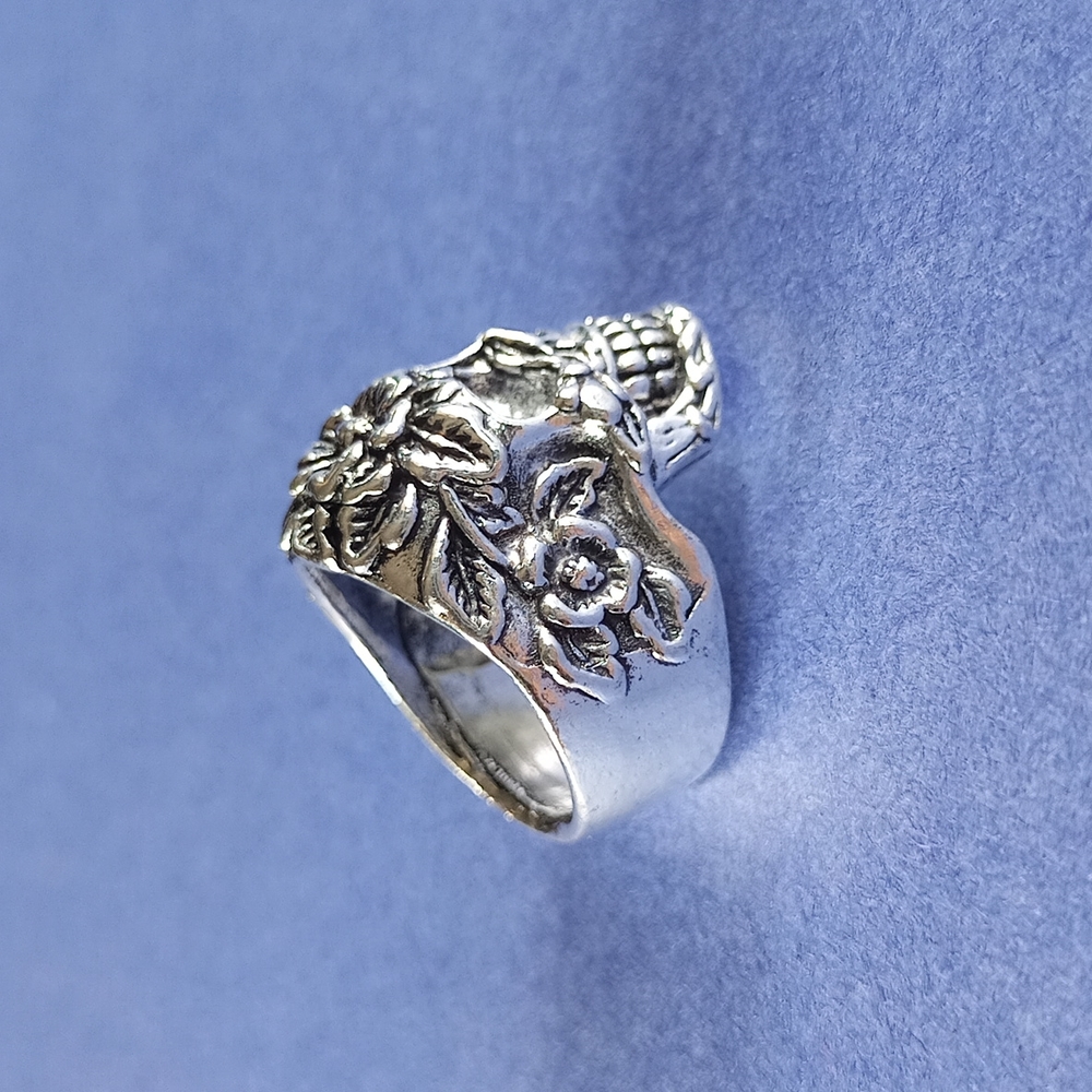 Beautiful Floral Skull Gothic Ring - Picture 3 of 5